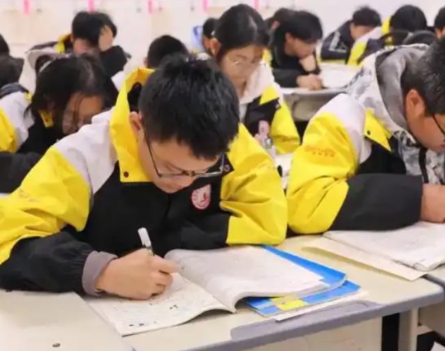 双减政策的落地由于这愈加突出了校园作为教育主阵地的作用 双减政策的落地由于这愈加突出了校园作为教育主阵地的作用