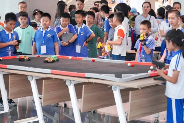 让学生感受到被关注被关爱的温暖成为学生精神世界的良师益友